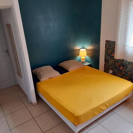 Appartement T3 Proche Aeroport Et Nordev Sainte Clotilde Exterior photo
