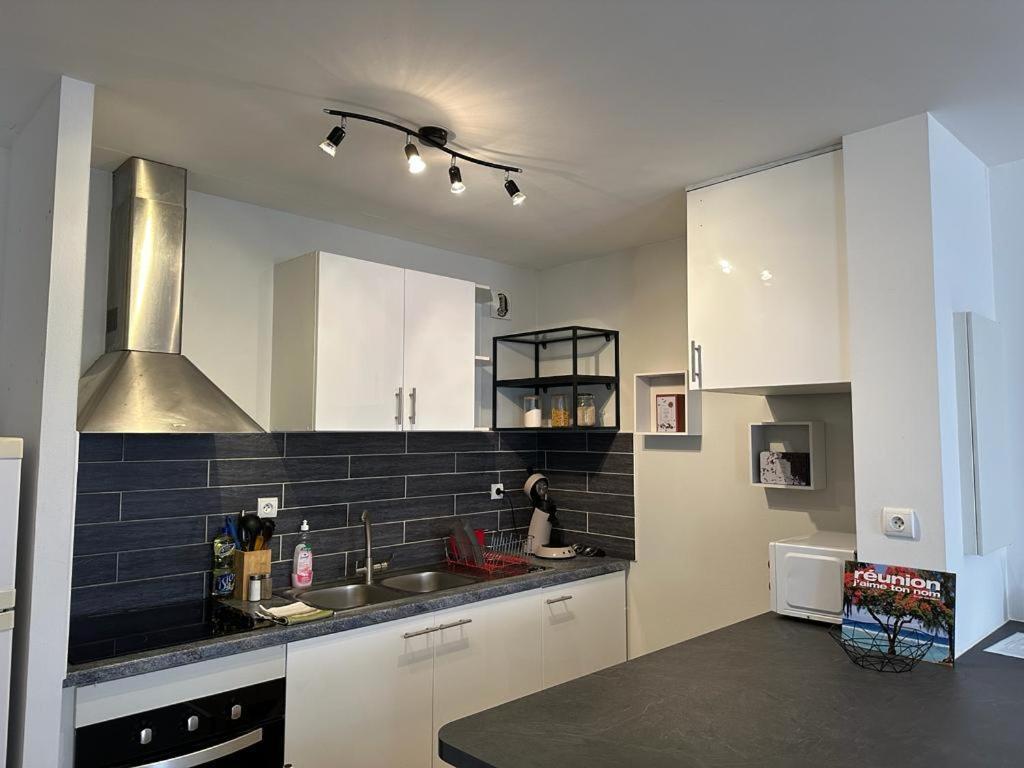 Appartement T3 Proche Aeroport Et Nordev Sainte Clotilde Exterior photo