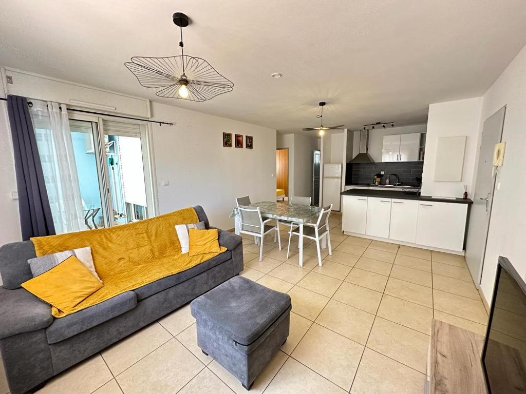 Appartement T3 Proche Aeroport Et Nordev Sainte Clotilde Exterior photo